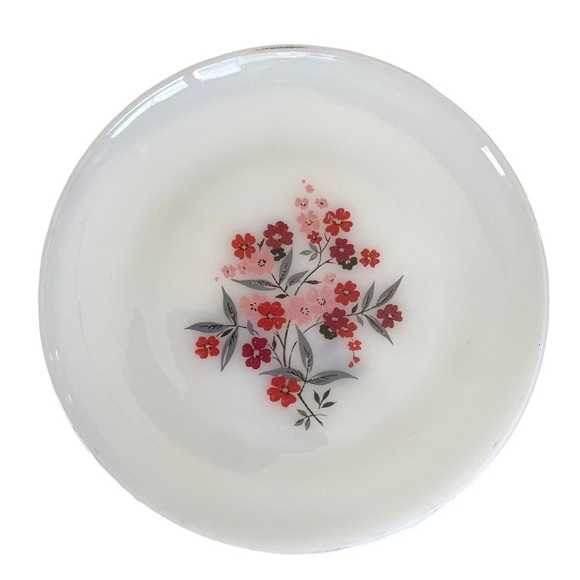 VINTAGE Fire King Milk Glass 4 Lunch Plates #24  7.5” Primrose Red Pink MCM 50s - Picture 5 of 7